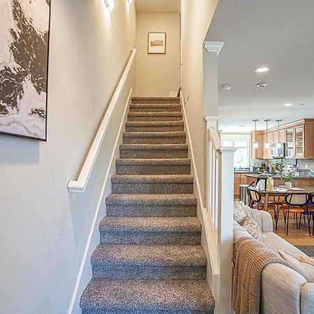Exquisite Central Townhome With Spacious Loft And Gourmet Kitchen 西雅图 外观 照片