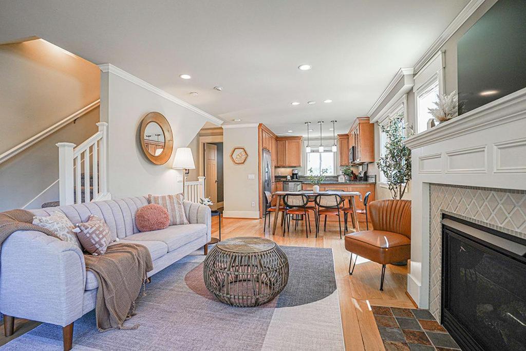 Exquisite Central Townhome With Spacious Loft And Gourmet Kitchen 西雅图 外观 照片