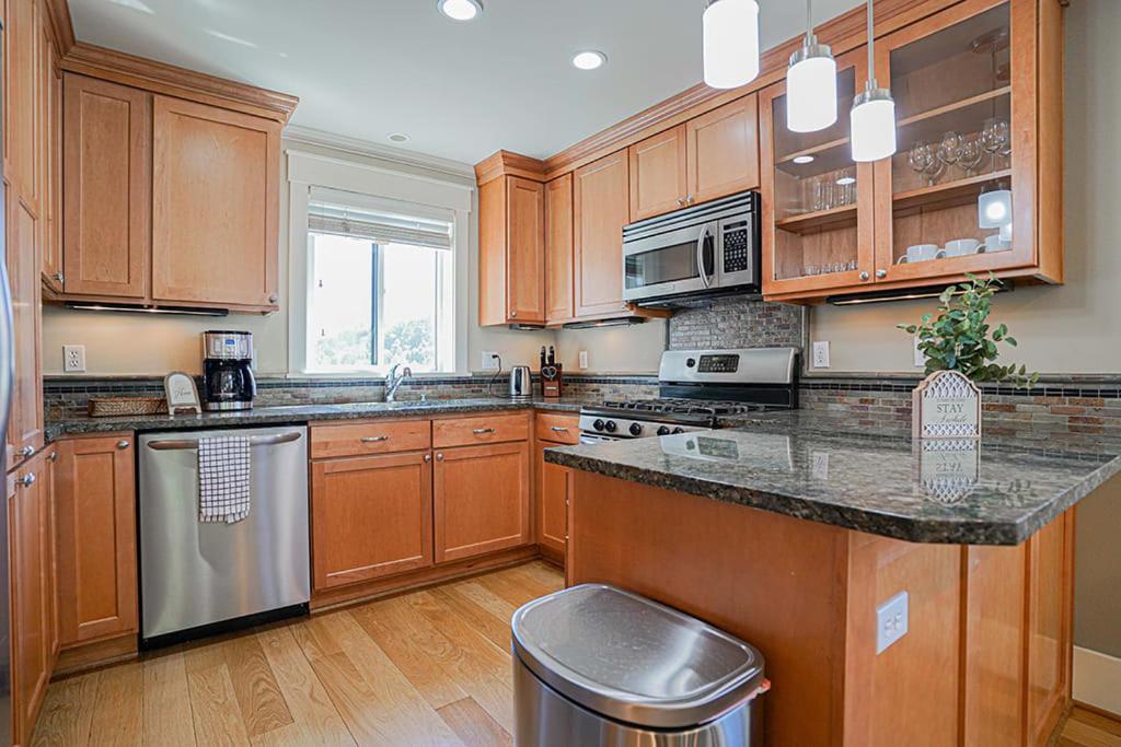 Exquisite Central Townhome With Spacious Loft And Gourmet Kitchen 西雅图 外观 照片