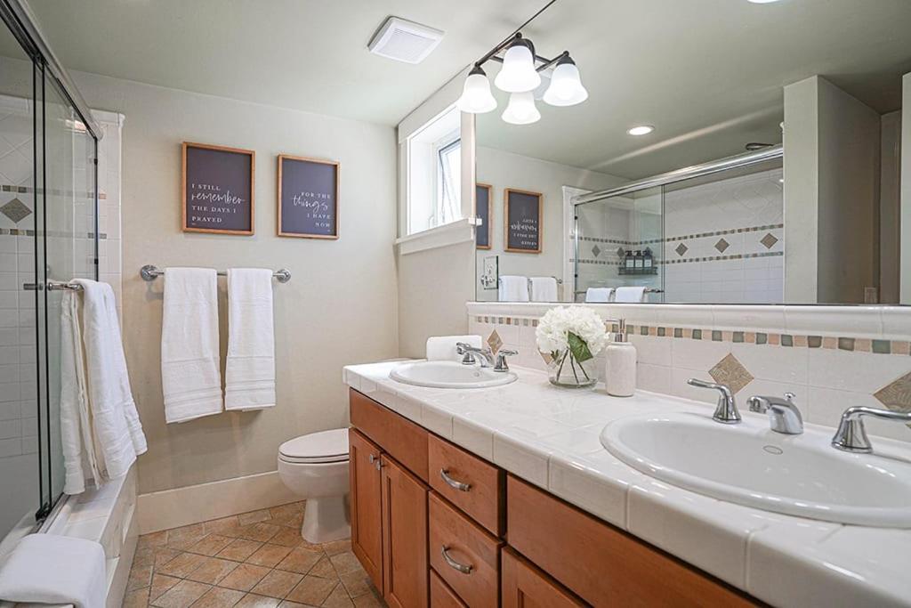 Exquisite Central Townhome With Spacious Loft And Gourmet Kitchen 西雅图 外观 照片
