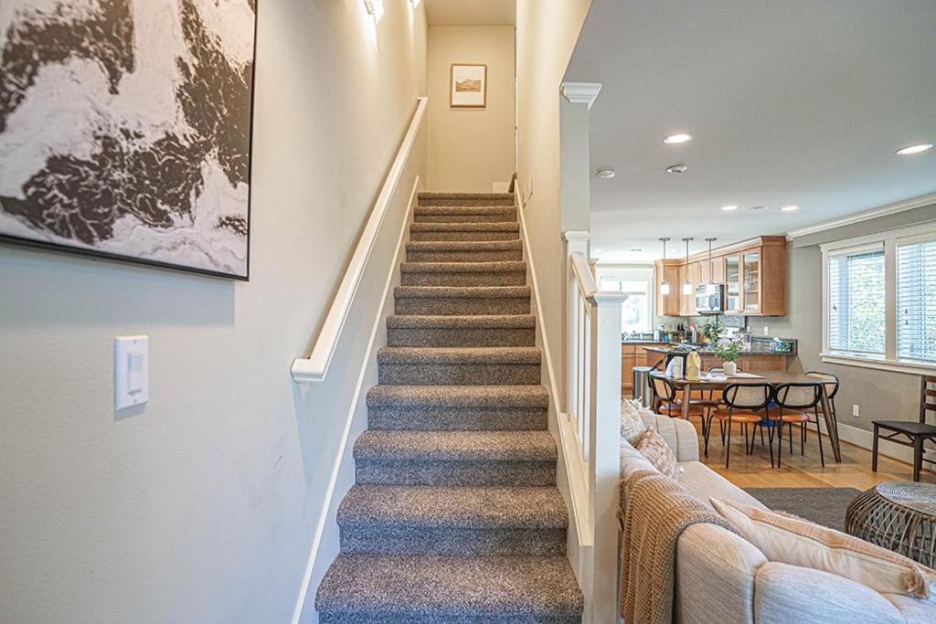 Exquisite Central Townhome With Spacious Loft And Gourmet Kitchen 西雅图 外观 照片